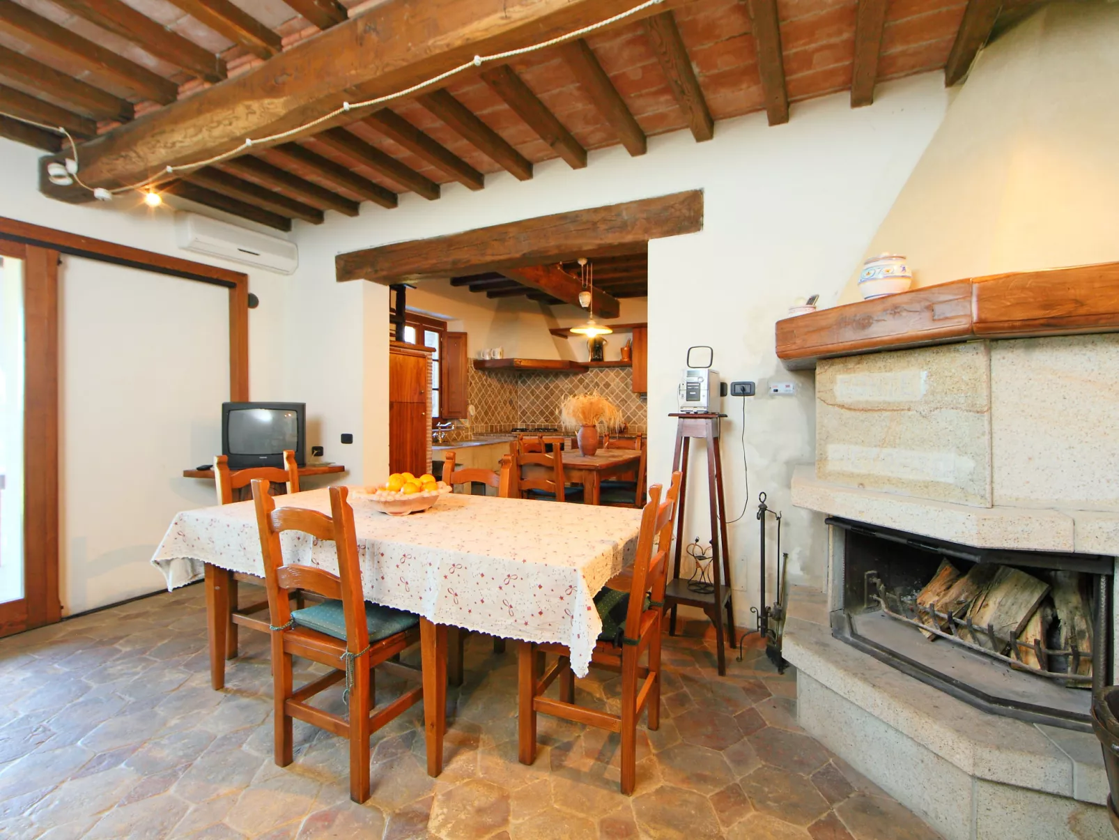 Casale Fonte-Inside