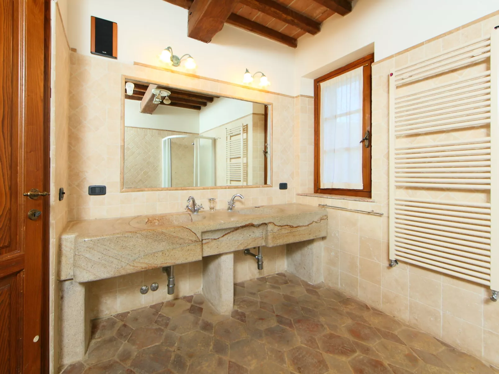 Casale Fonte-Inside