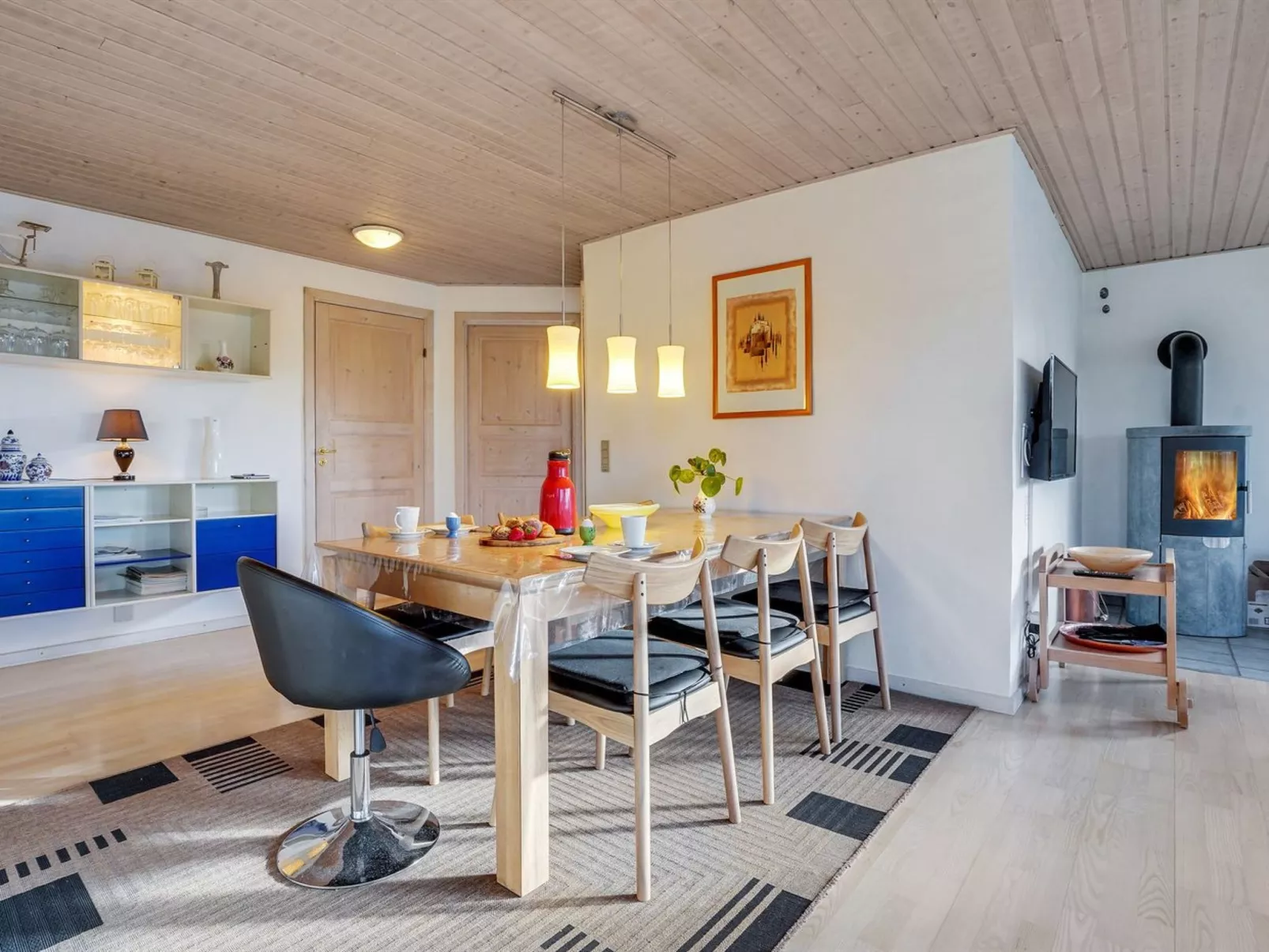 "Wyatt" - 30km from the sea-Inside