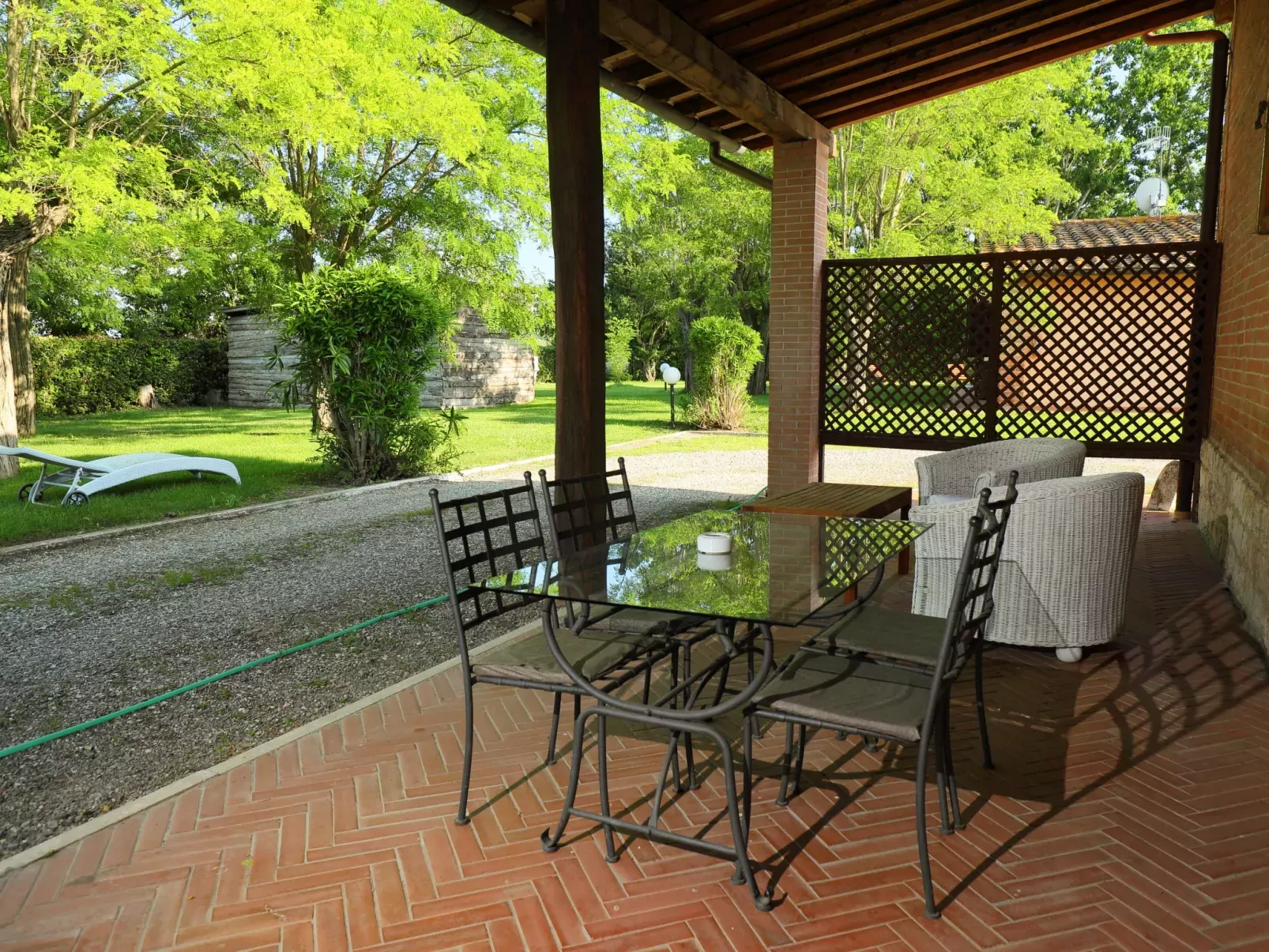 Le Capanne I-Outside