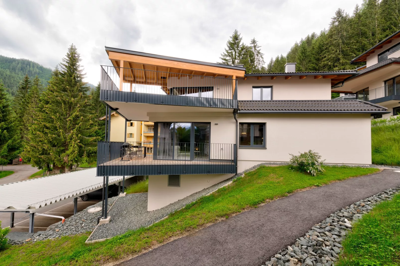 Apartment Mountain View-Exterior summer