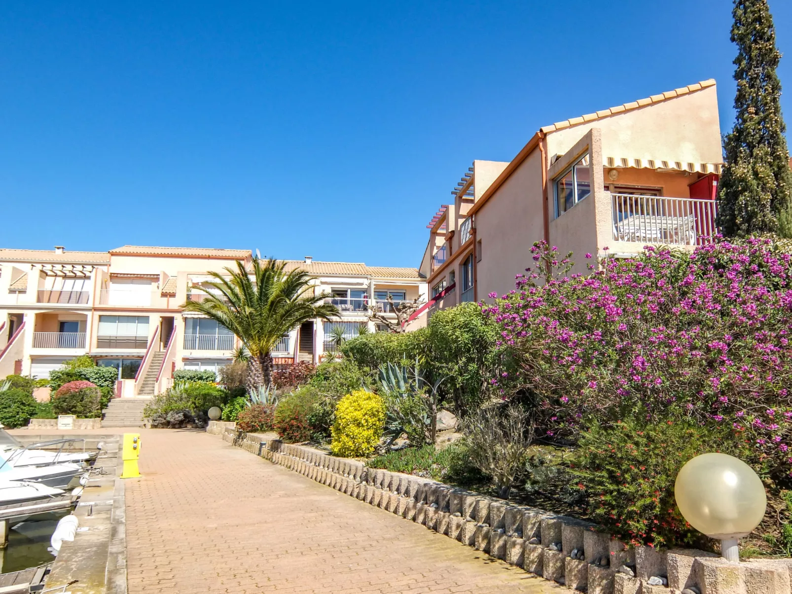 Marinas du Ponant-Outside
