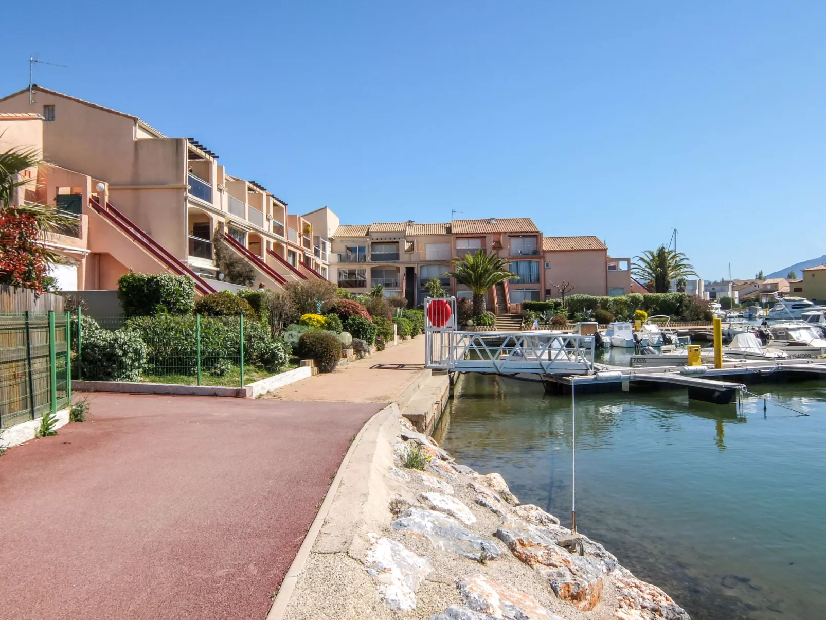 Marinas du Ponant-Outside