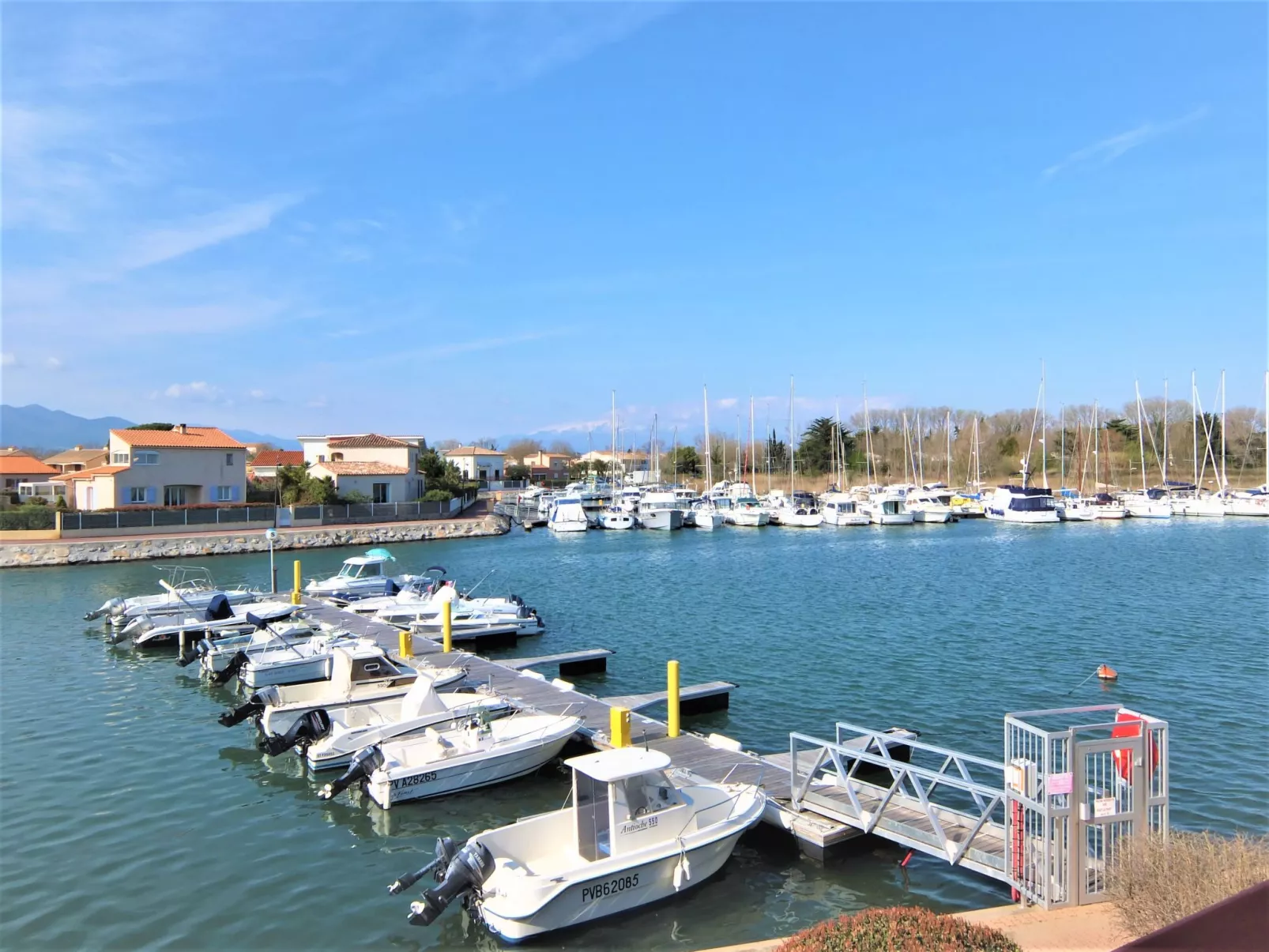 Marinas du Ponant-Outside