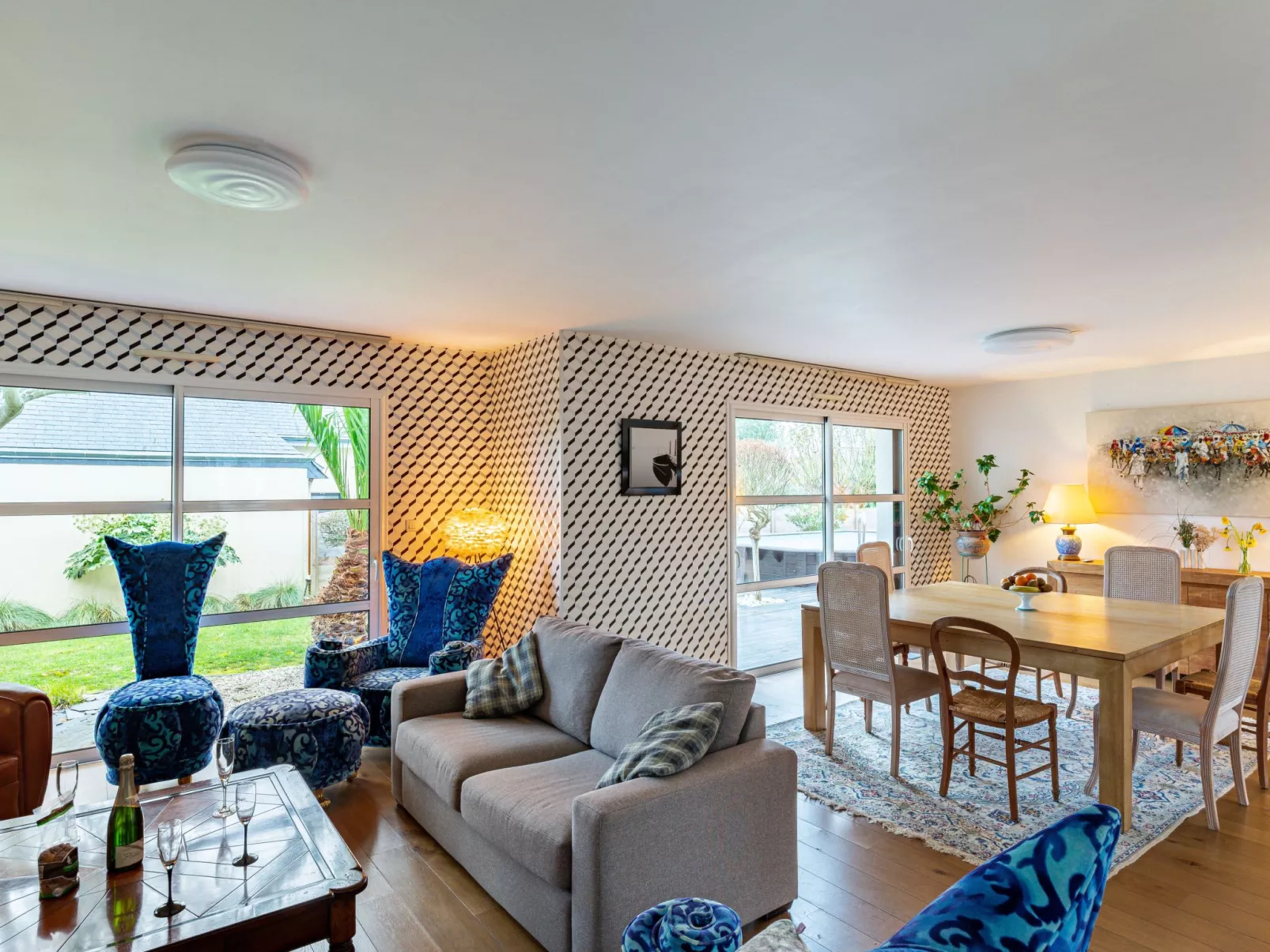 Le Clos Velin-Inside