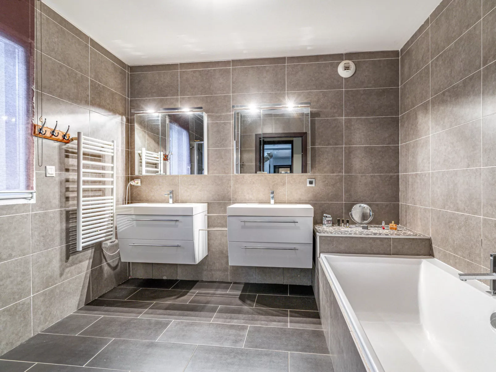 Le Clos Velin-Inside