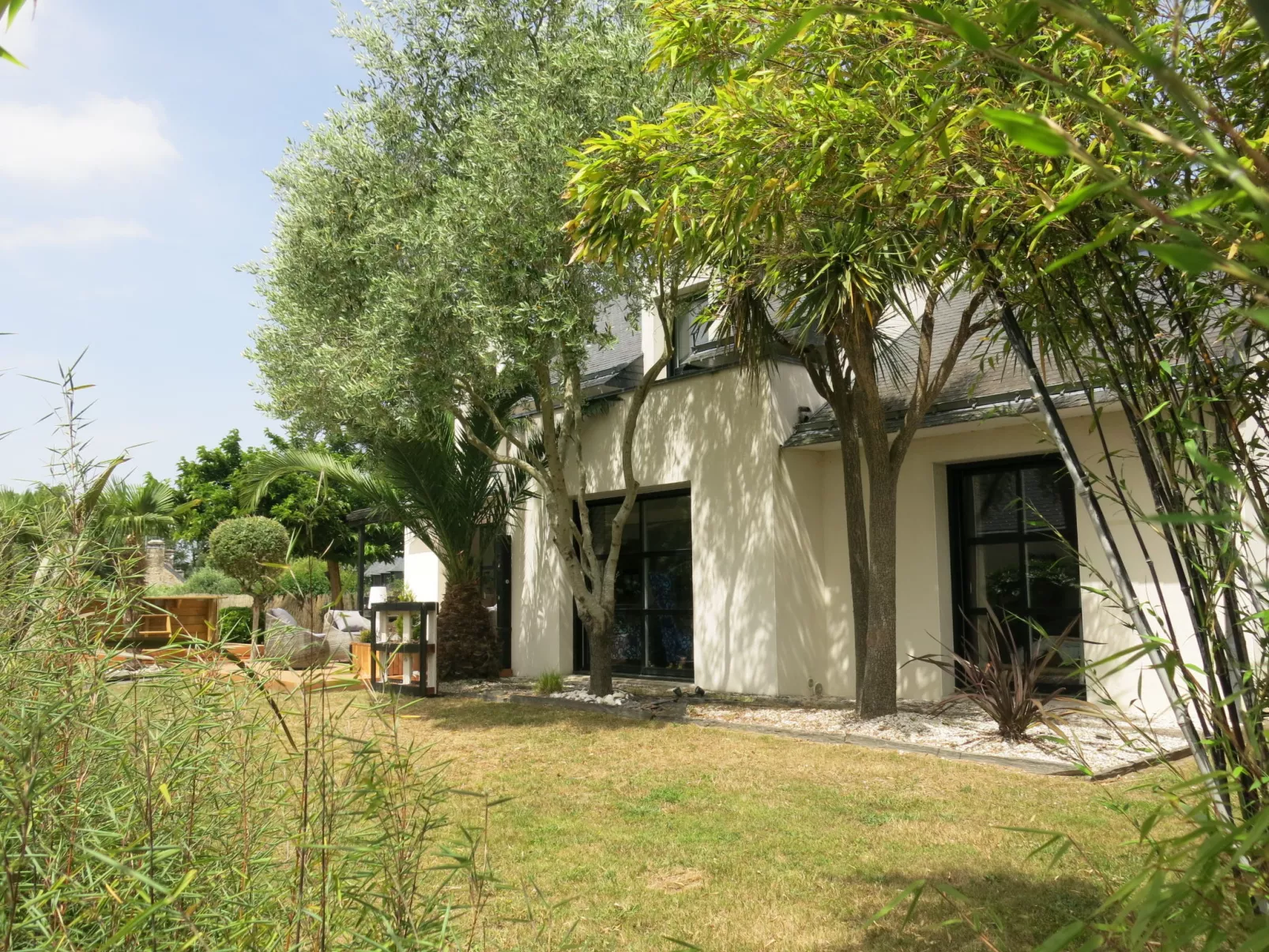 Le Clos Velin-Outside