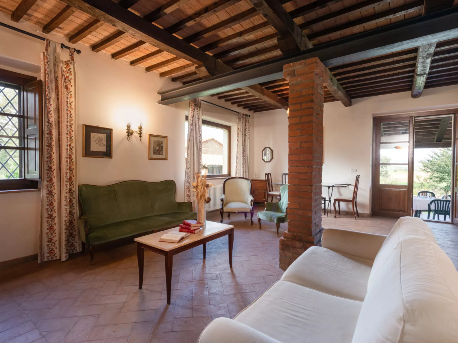 Poggio Campana-Inside