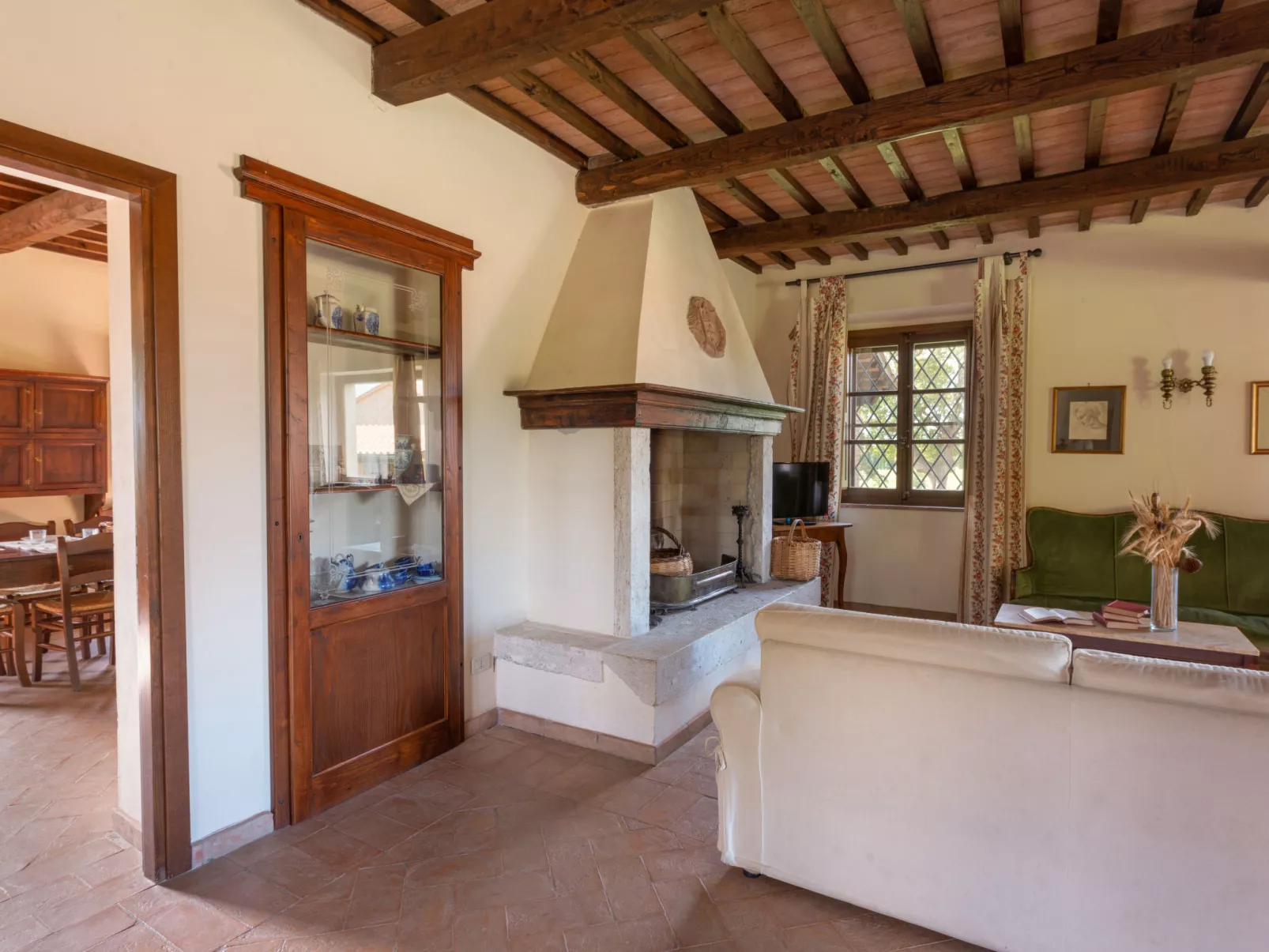 Poggio Campana-Inside