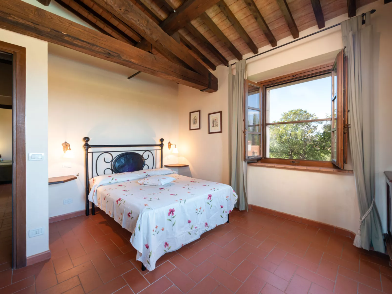 Poggio Campana-Inside