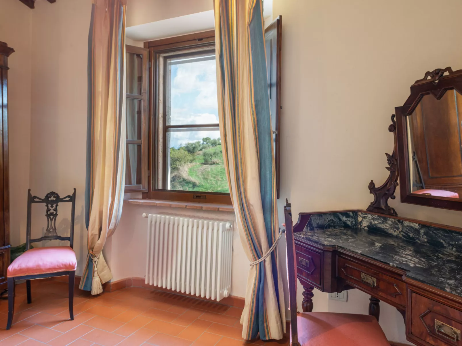 Poggio Campana-Inside