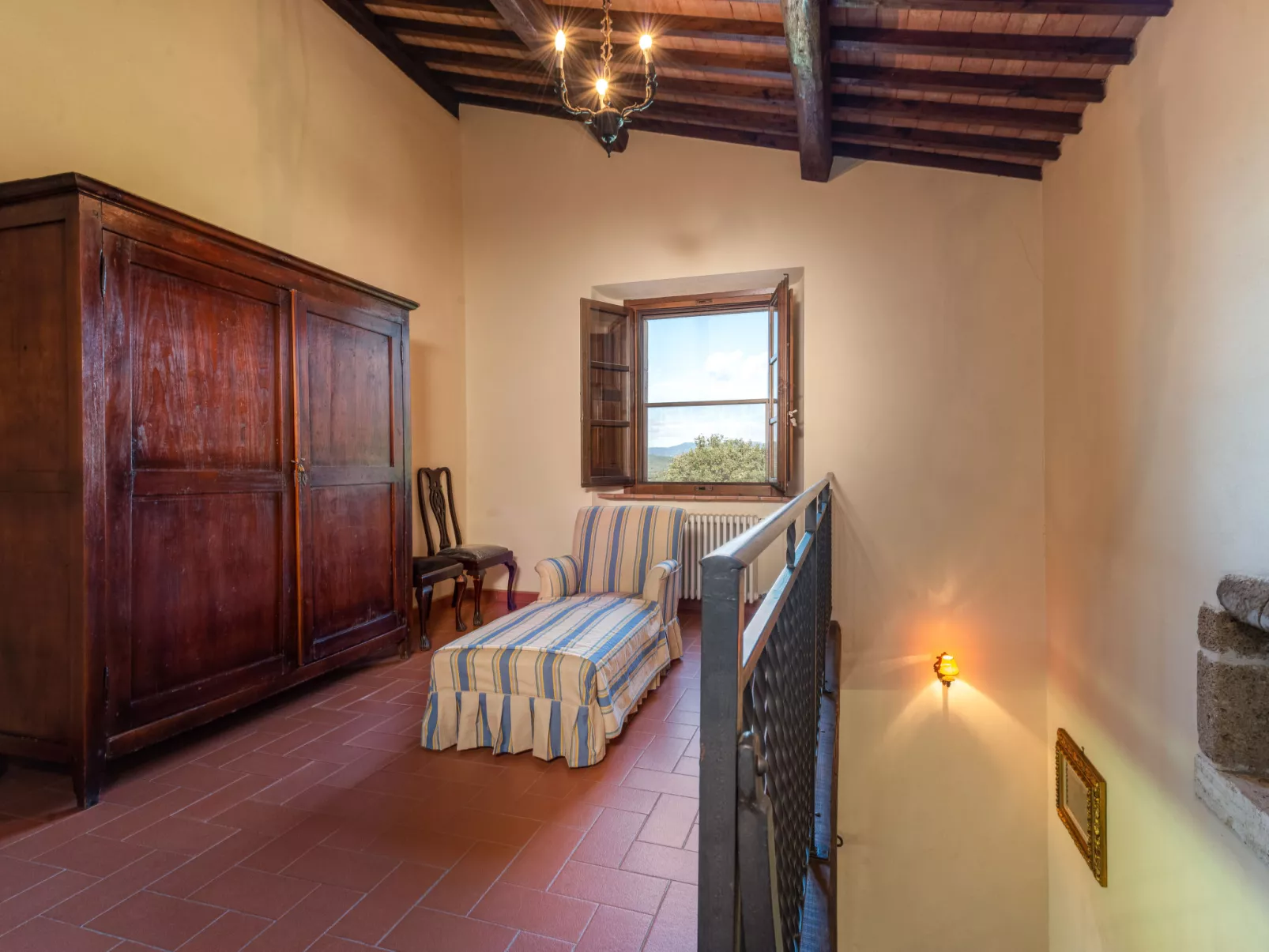 Poggio Campana-Inside