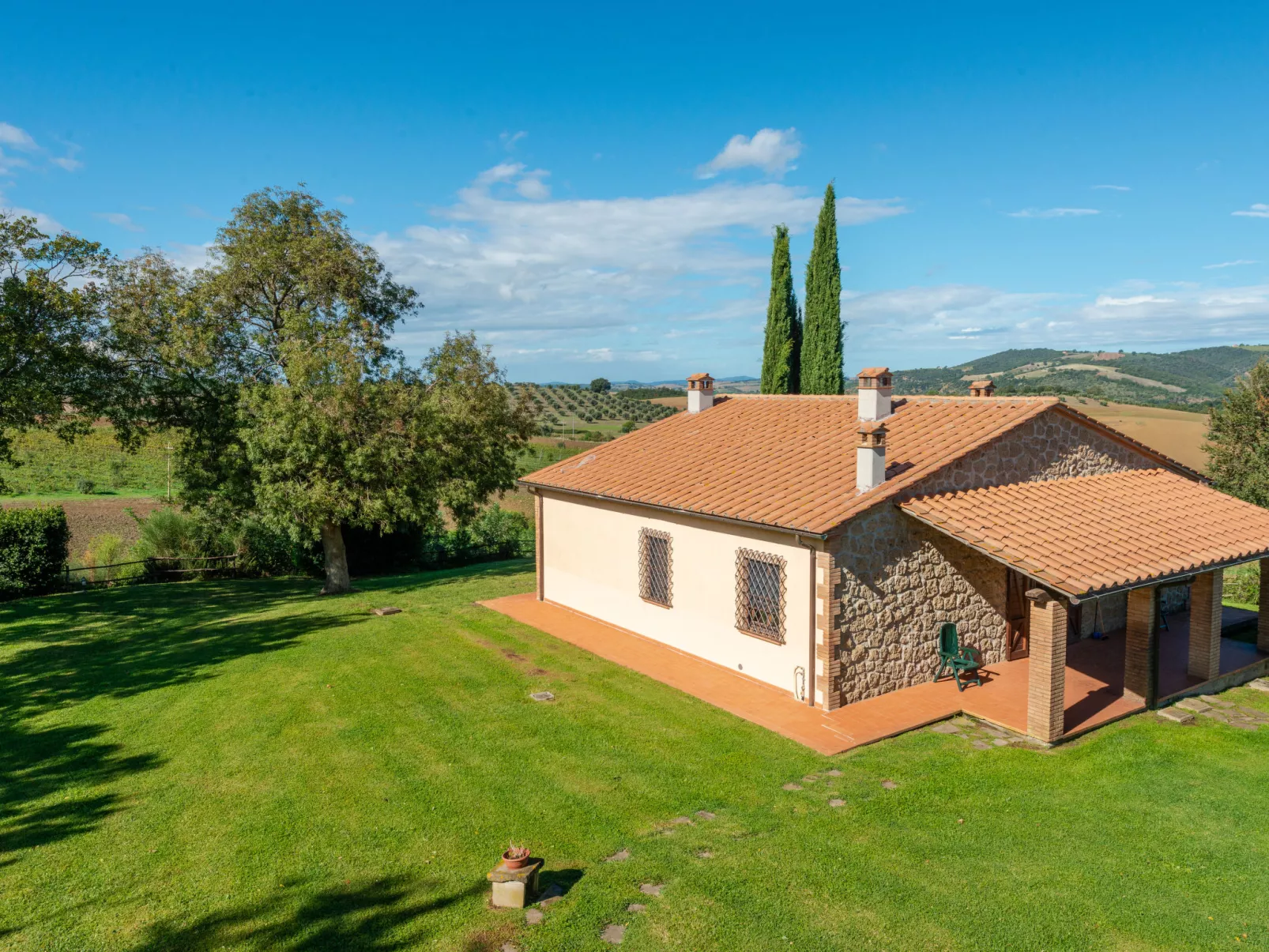Poggio Campana-Outside