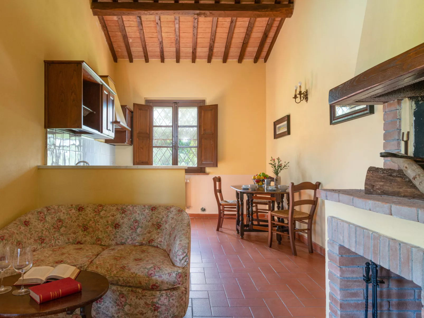 Poggio Campana-Inside