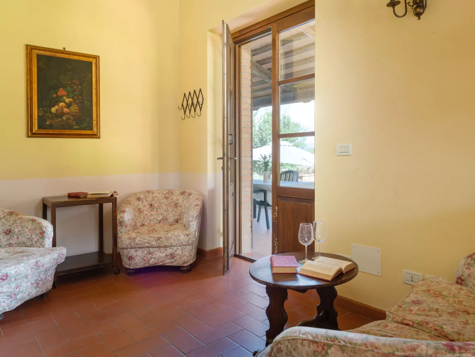Poggio Campana-Inside