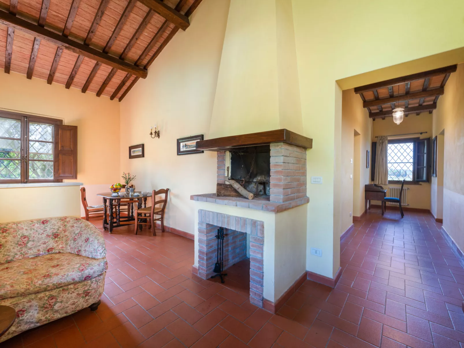 Poggio Campana-Inside