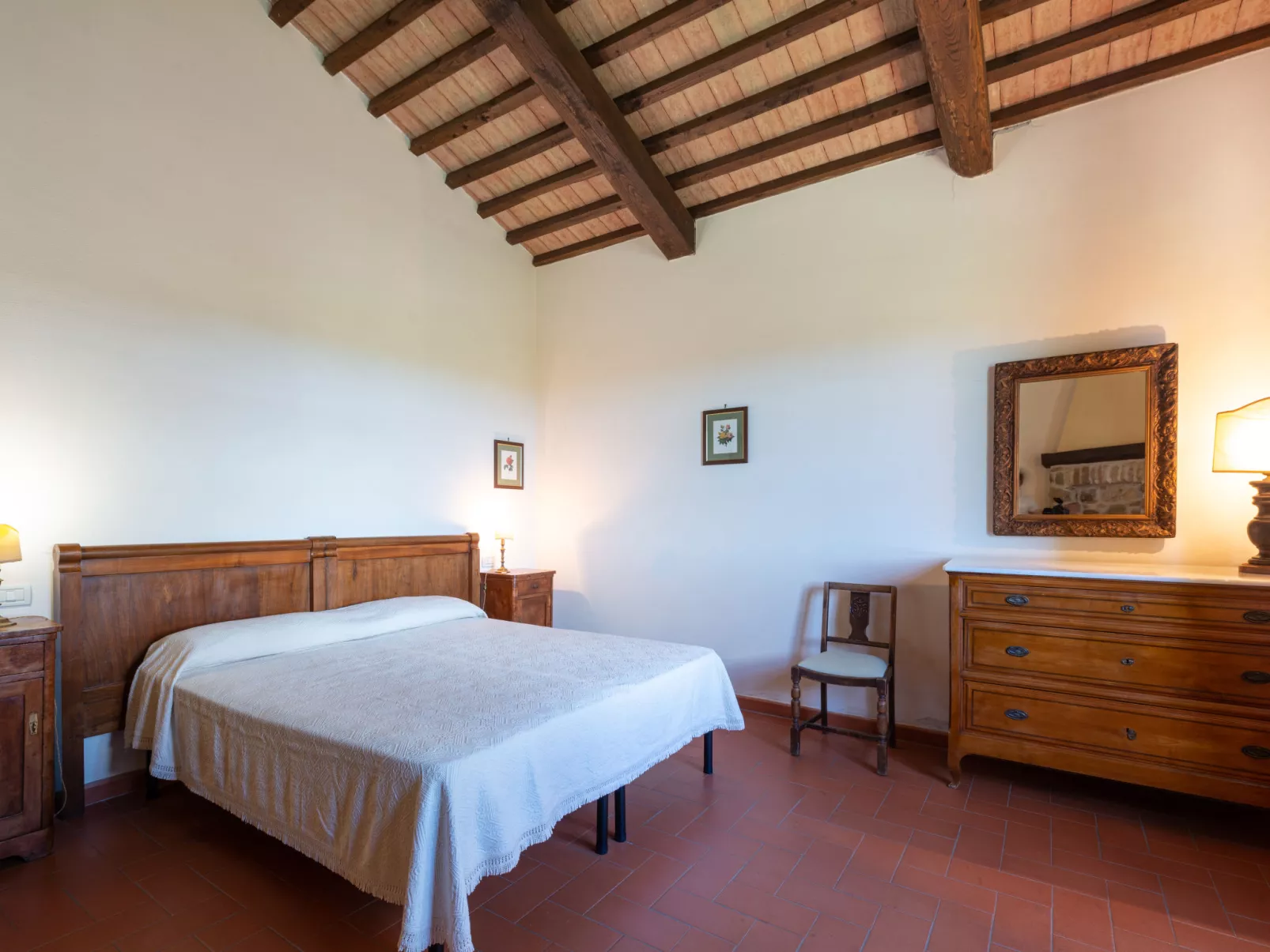 Poggio Campana-Inside