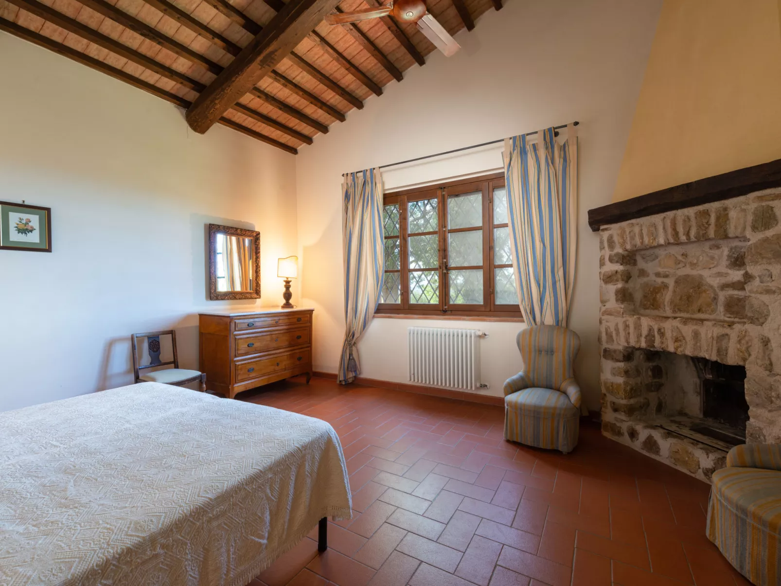 Poggio Campana-Inside