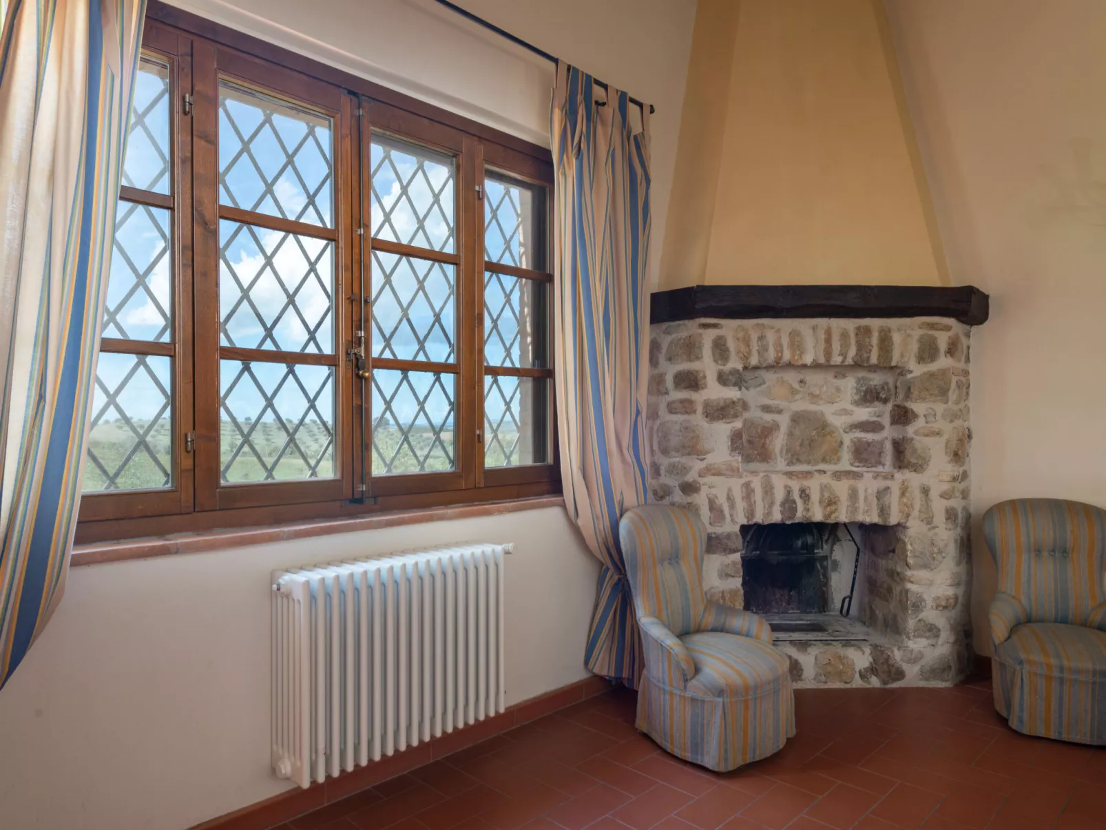 Poggio Campana-Inside
