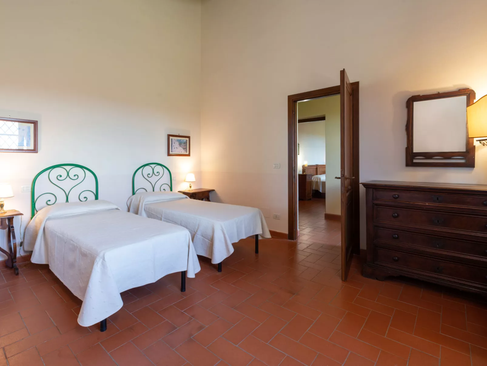 Poggio Campana-Inside