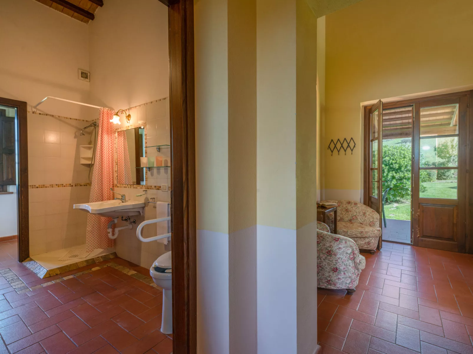 Poggio Campana-Inside