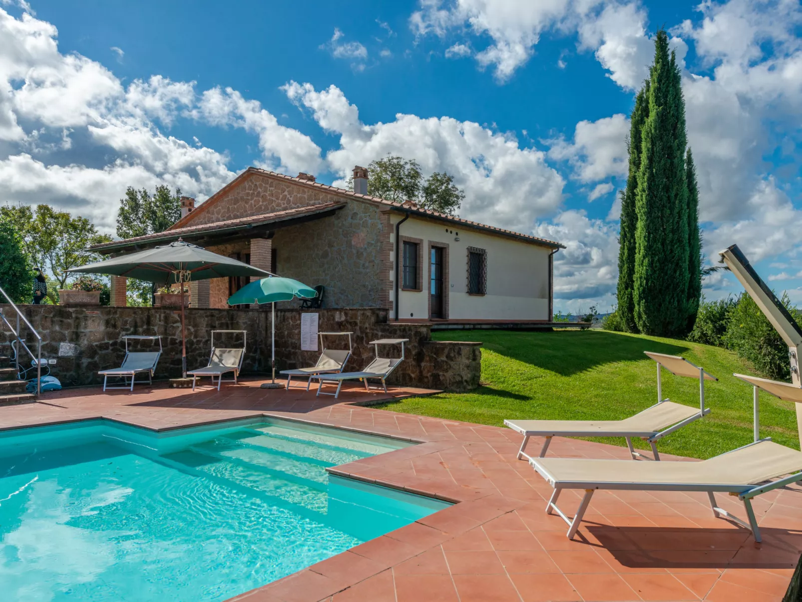 Poggio Campana-Outside