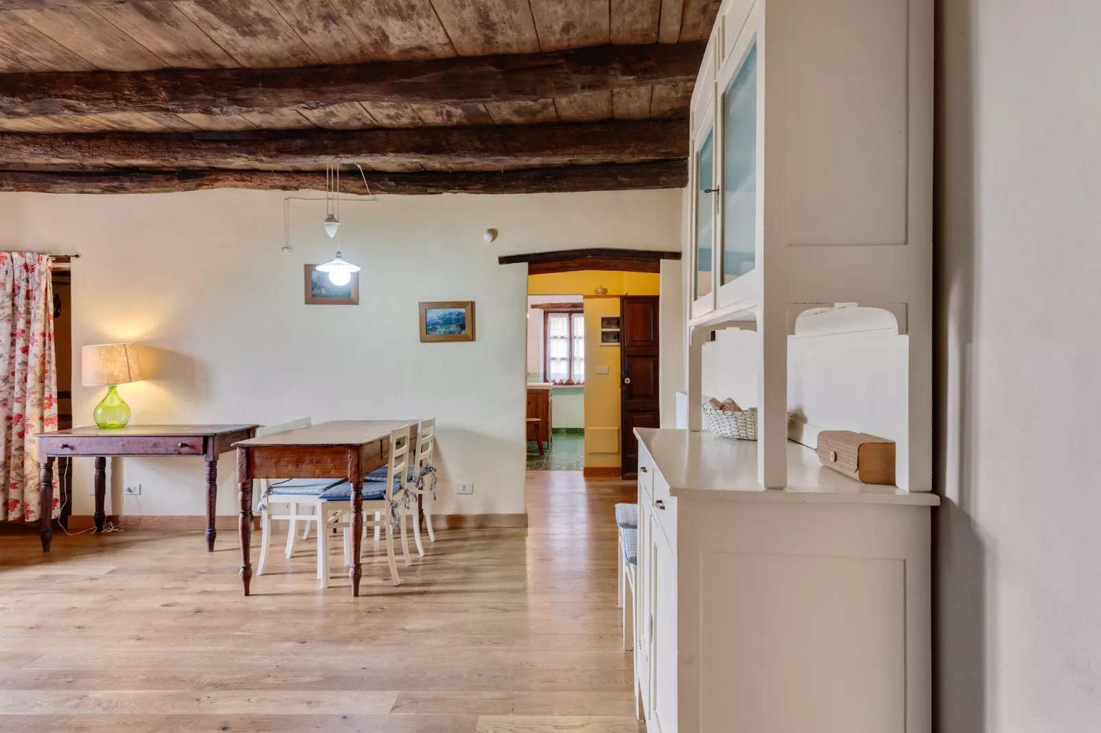 Artemisia-Dining room