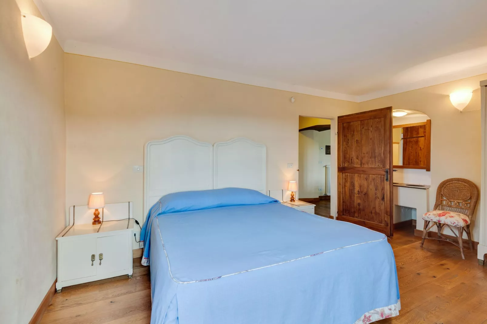 Artemisia-Bedroom