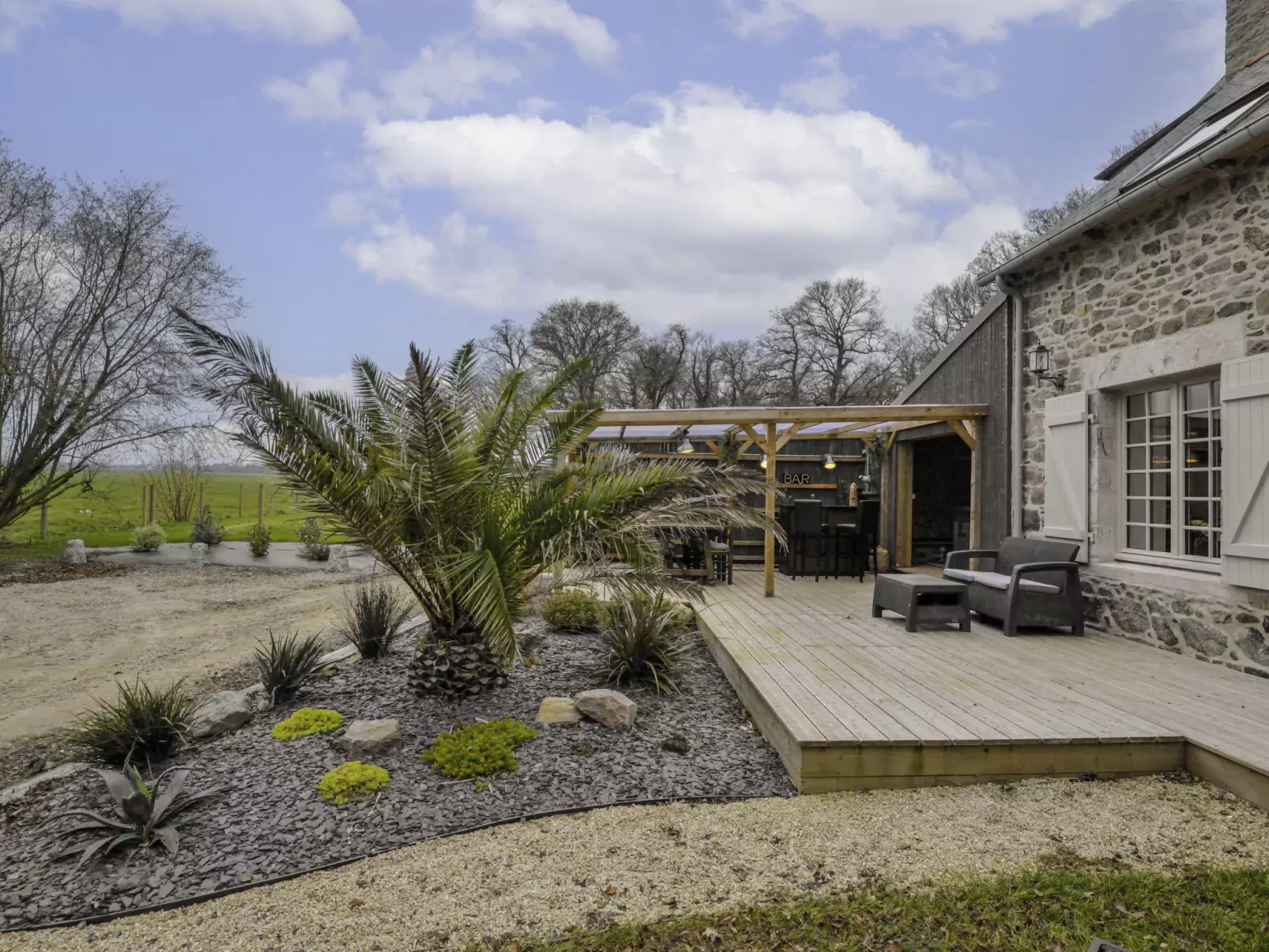 Le logis de Papeu-Outside