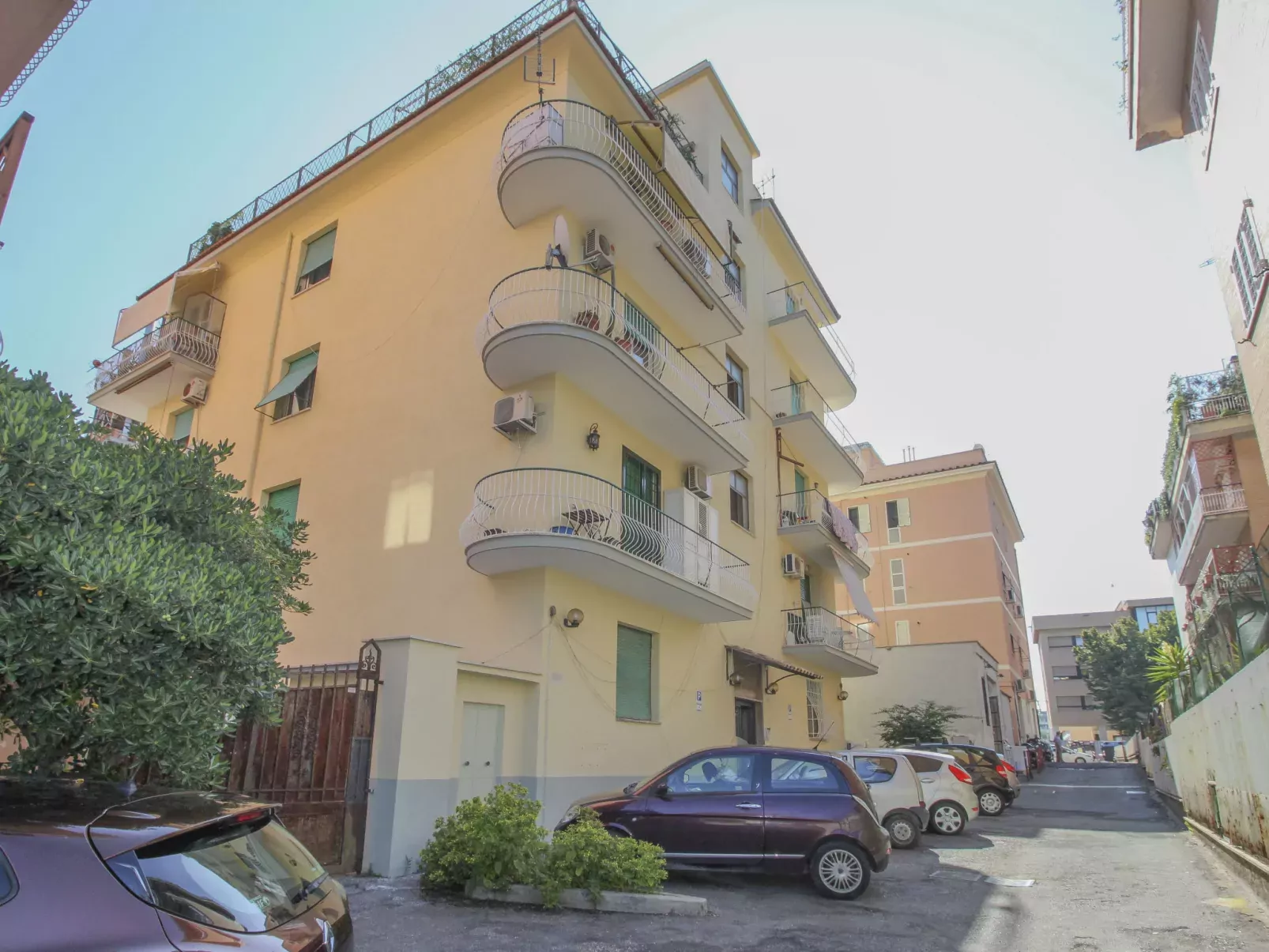 Aurelia-Outside