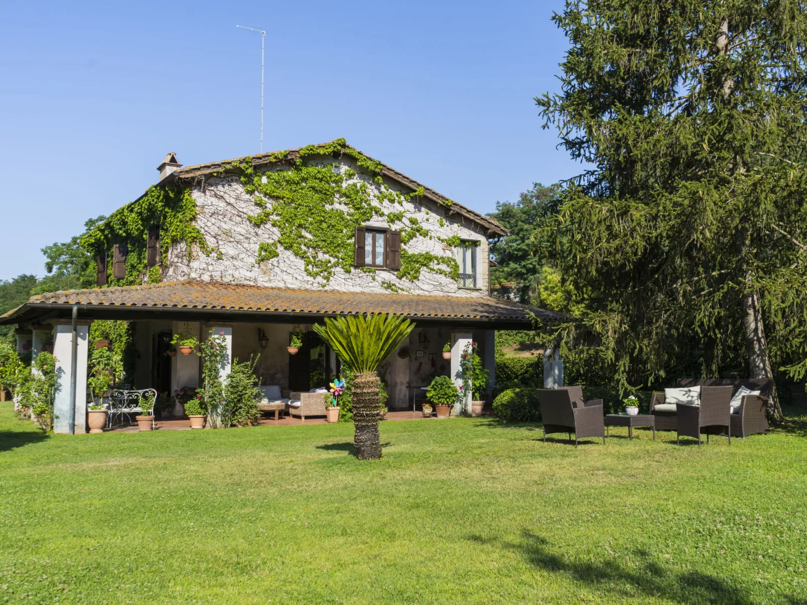 Le Querce-Outside
