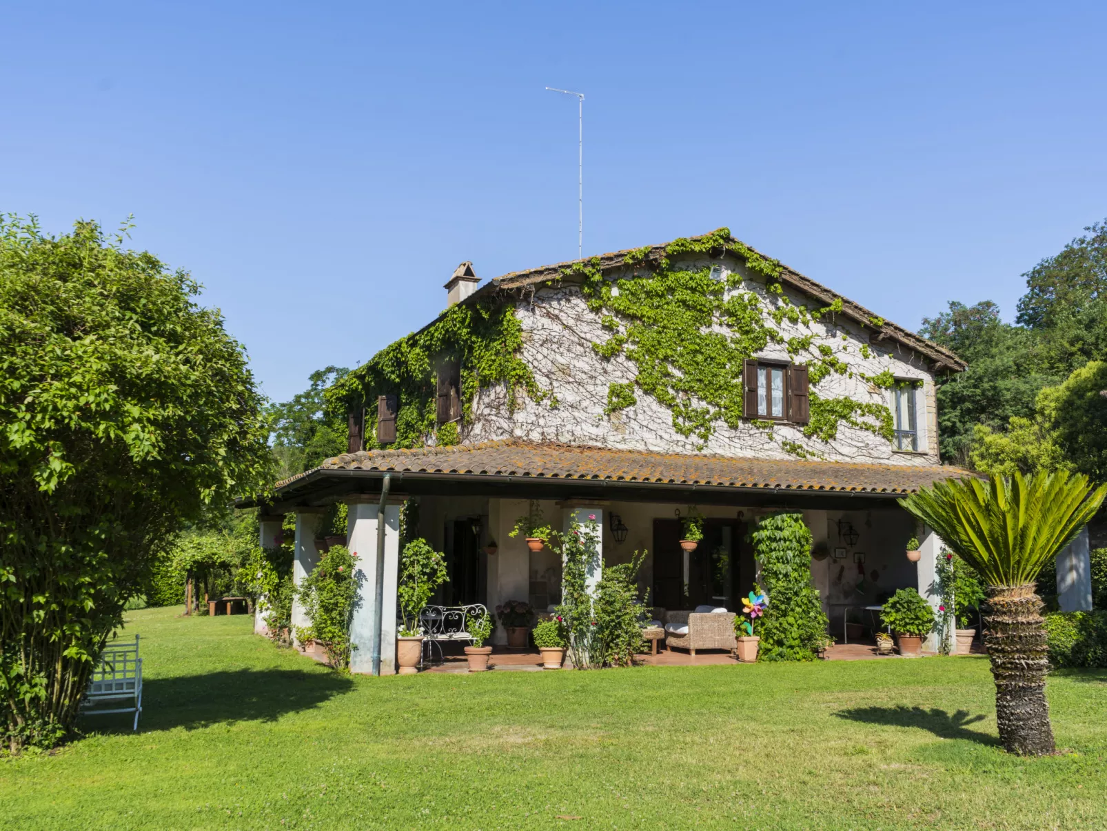 Le Querce-Outside