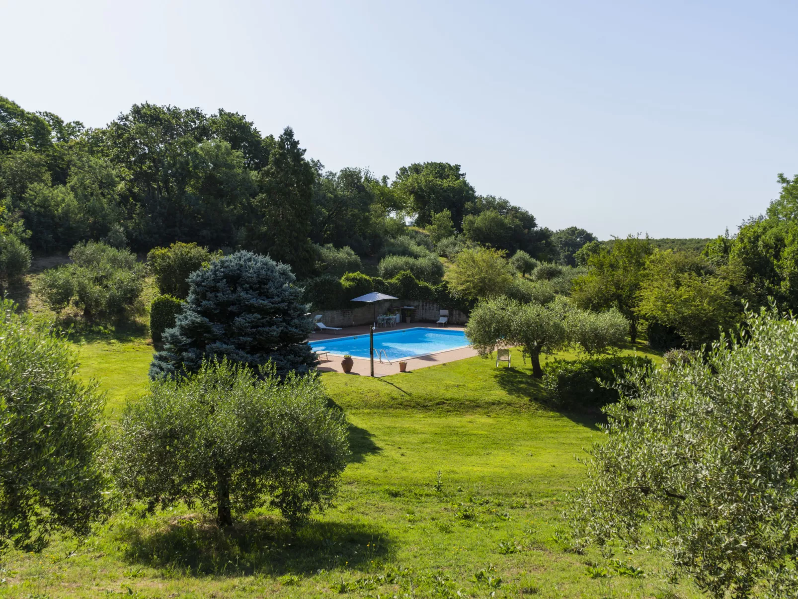 Le Querce-Outside