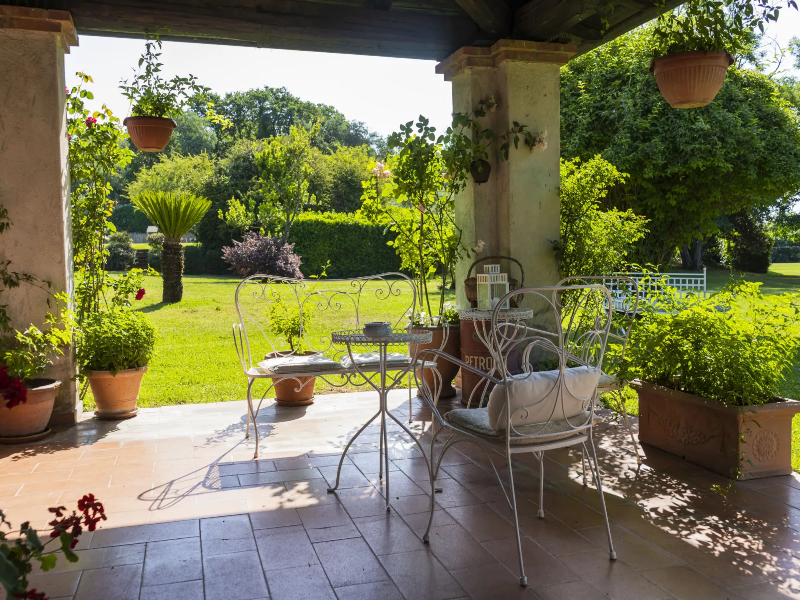 Le Querce-Outside