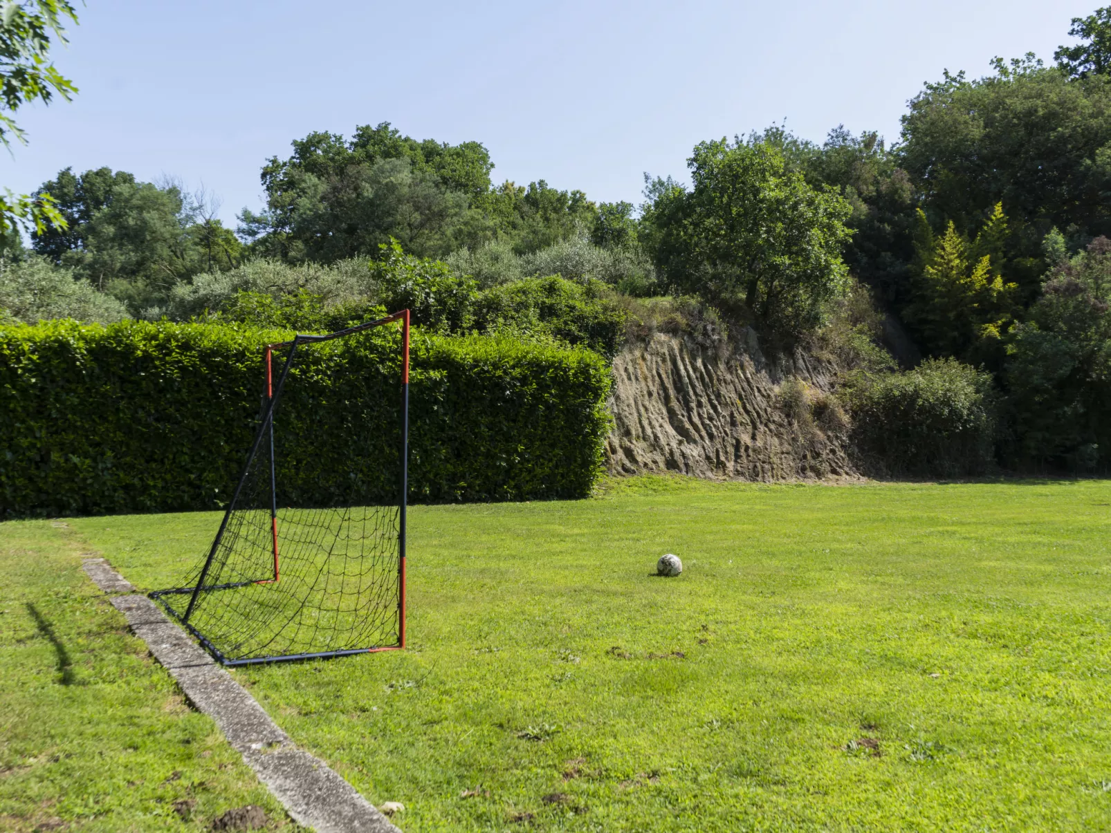 Le Querce-Outside