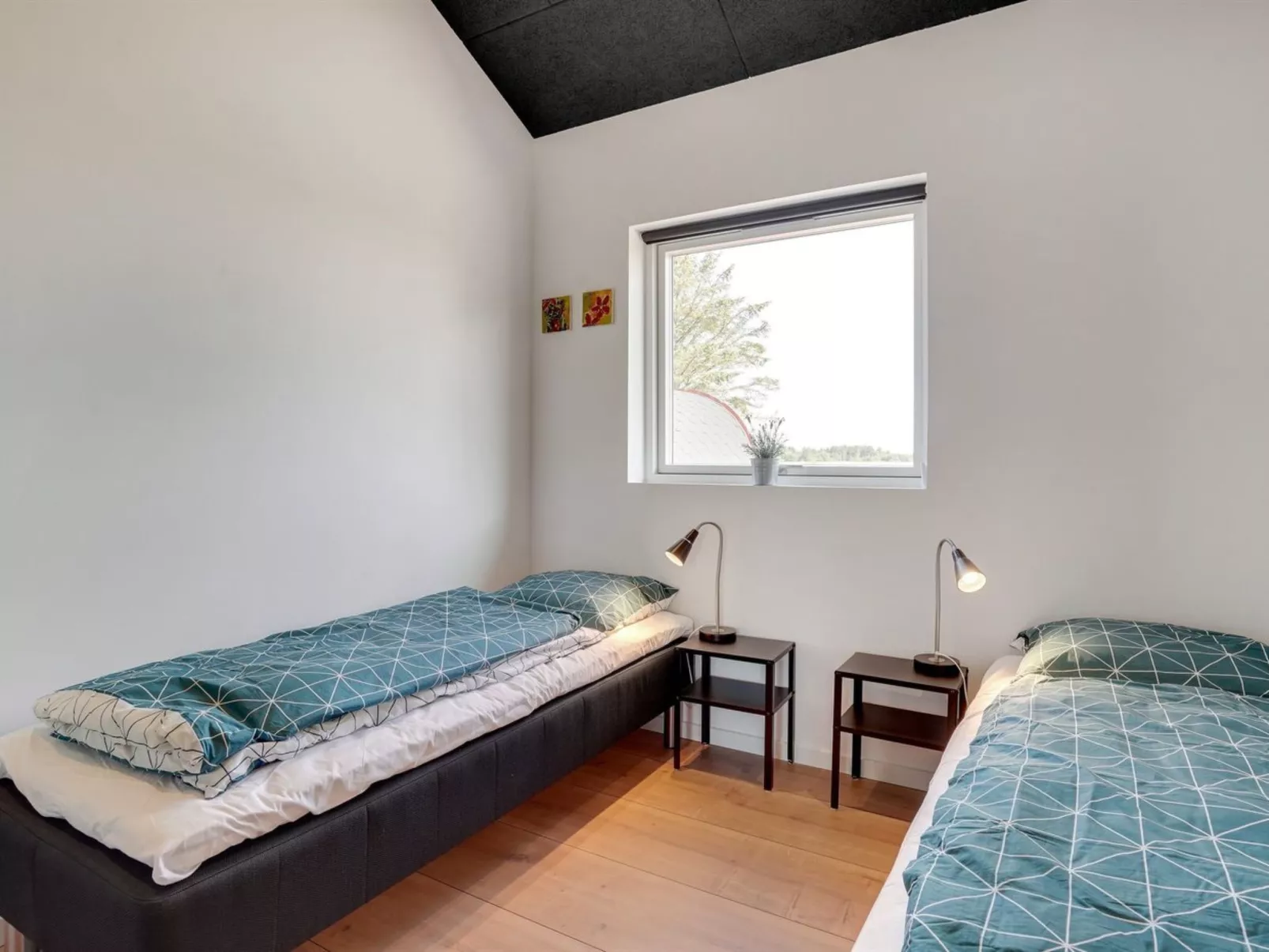 "Moreen" - 1.5km from the sea-Inside