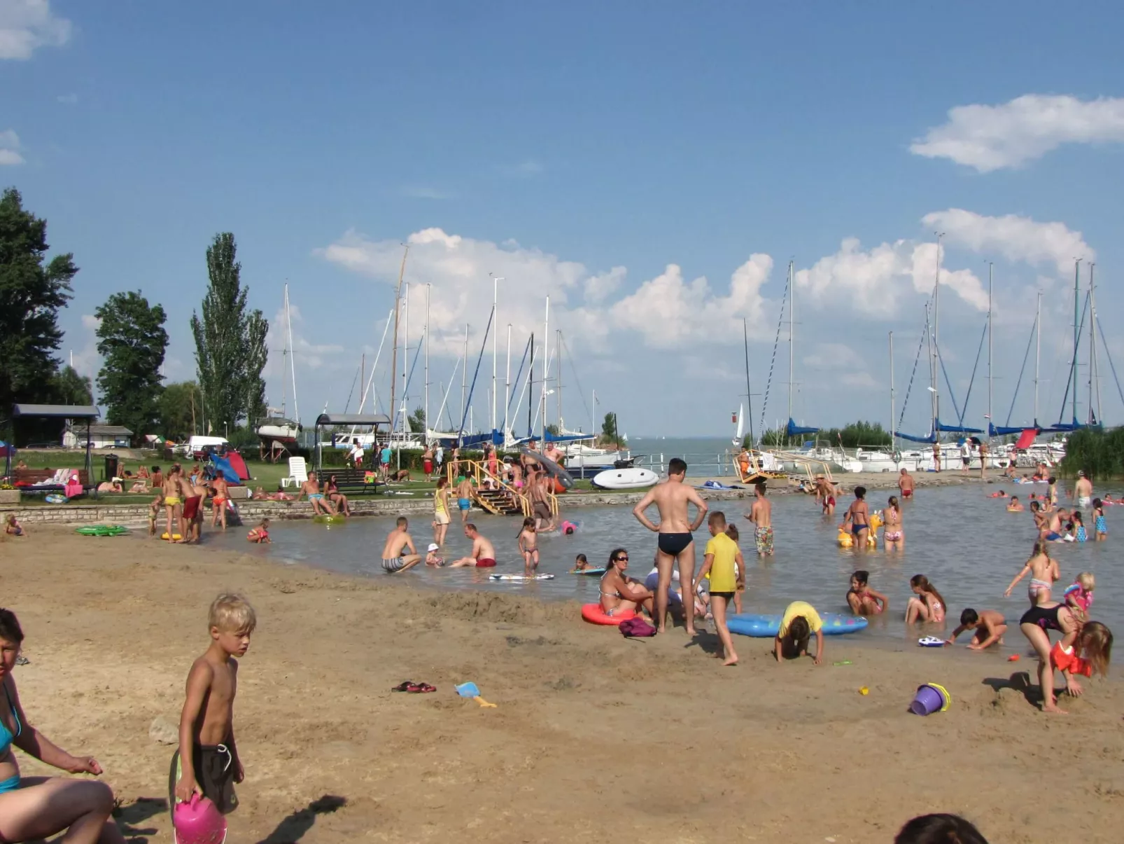 Balatontourist Füred-Outside