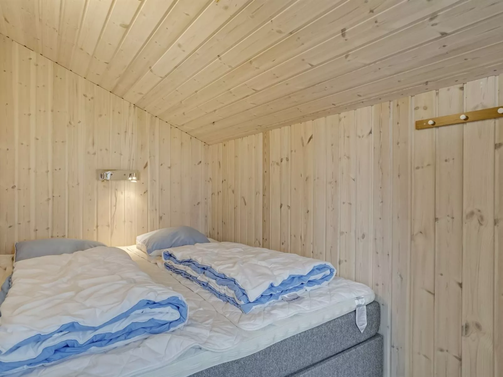 "Mavis" - 800m from the sea-Inside