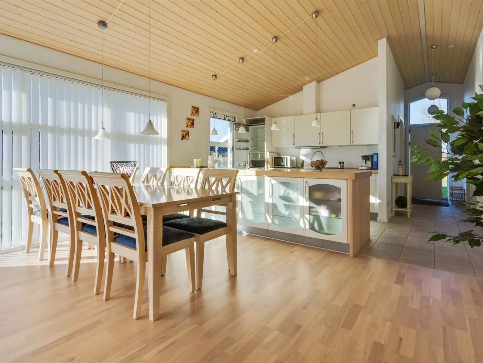 "Bertram" - 1.9km from the sea-Drinnen