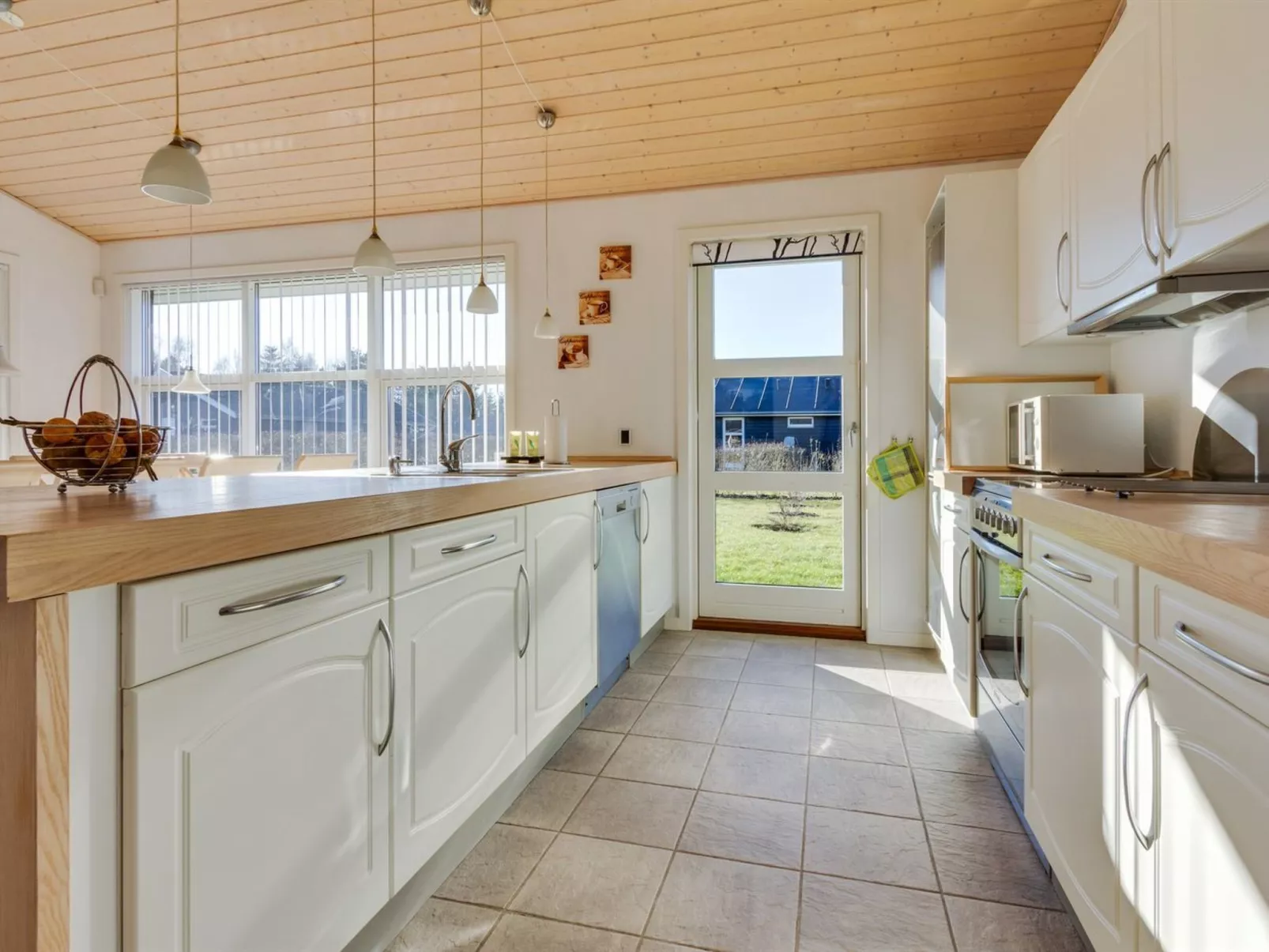 "Bertram" - 1.9km from the sea-Drinnen
