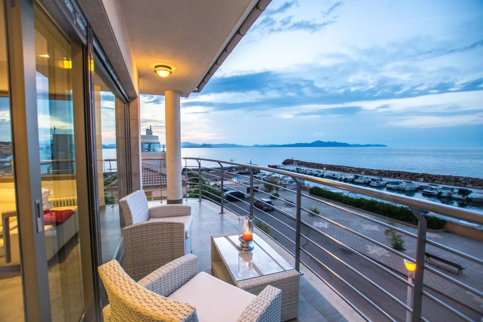 Bohemi-Terrace balcony