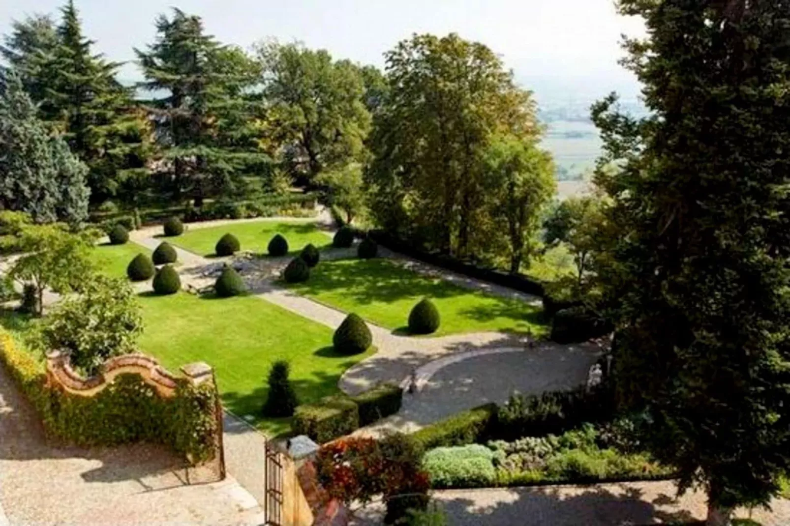 Castello Grimalda - Le Zie-Gardens summer