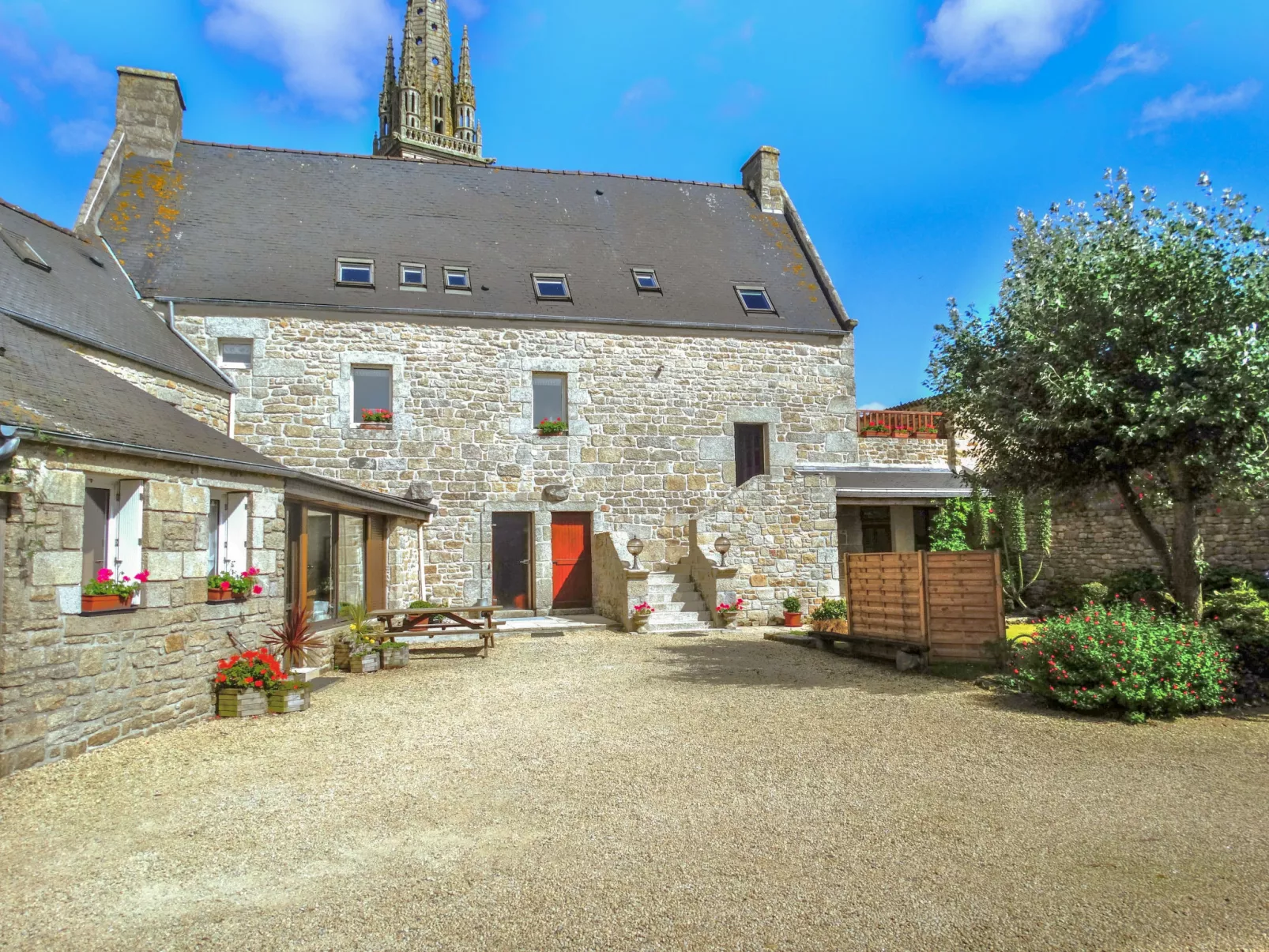 Manoir des Halles-Outside