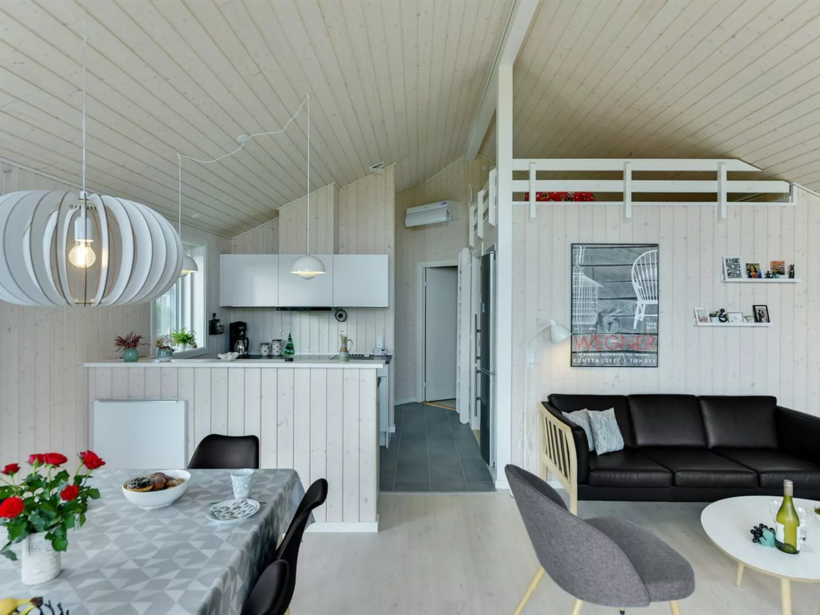 "Sighfrith" - 150m from the sea-Inside