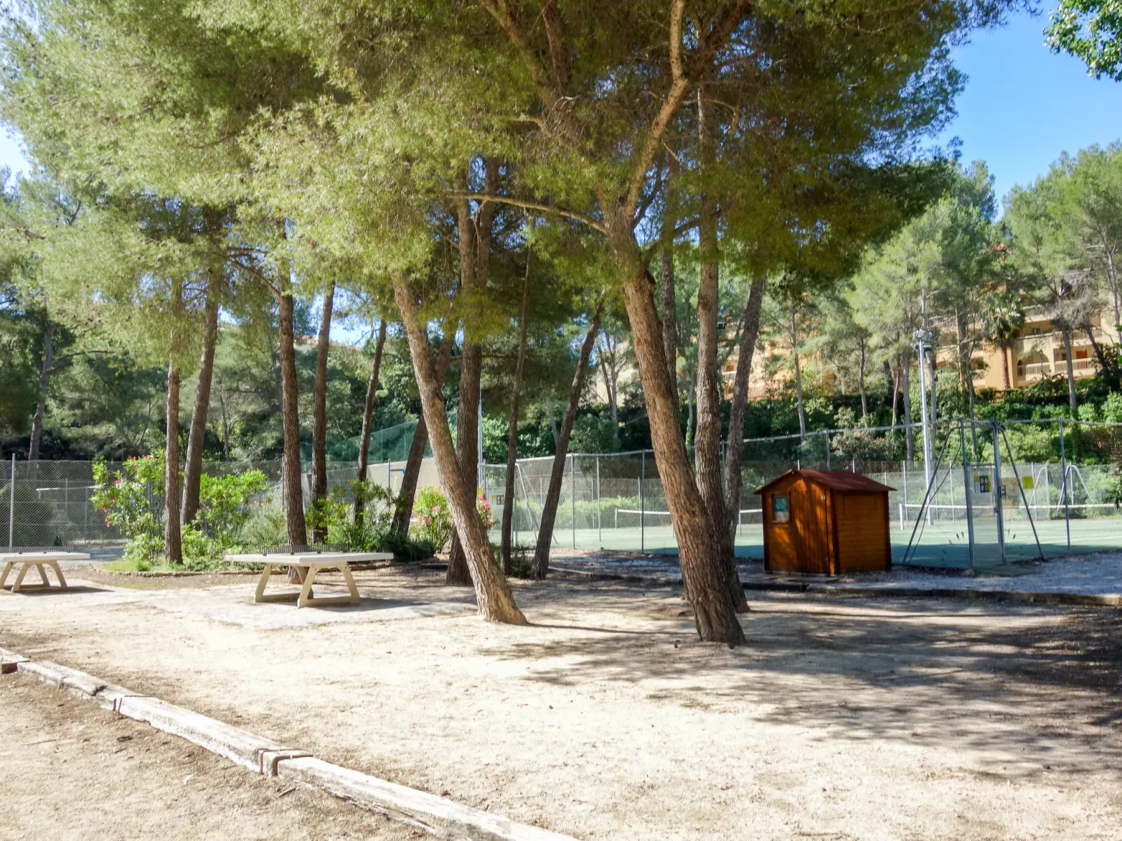 Les Morières-Outside