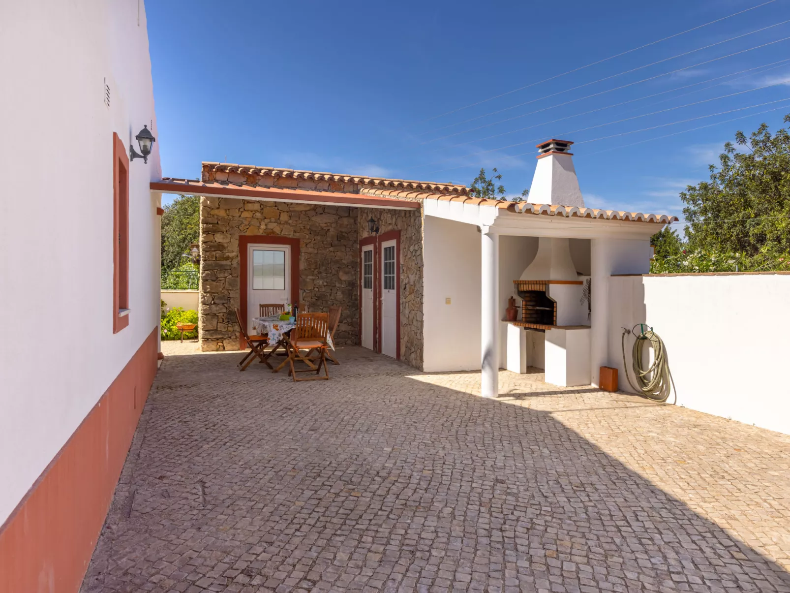 Do Castelo-Outside