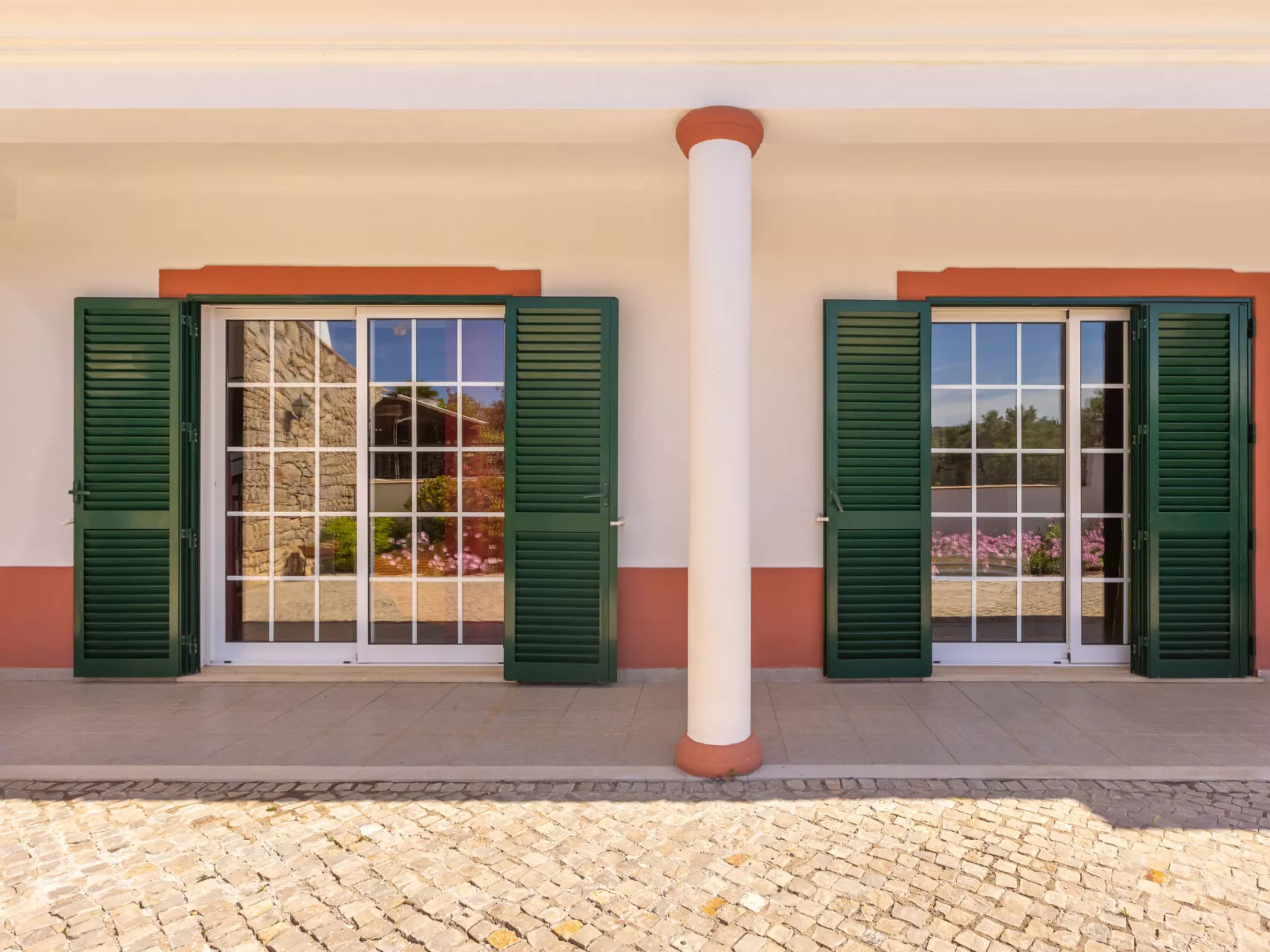 Do Castelo-Outside