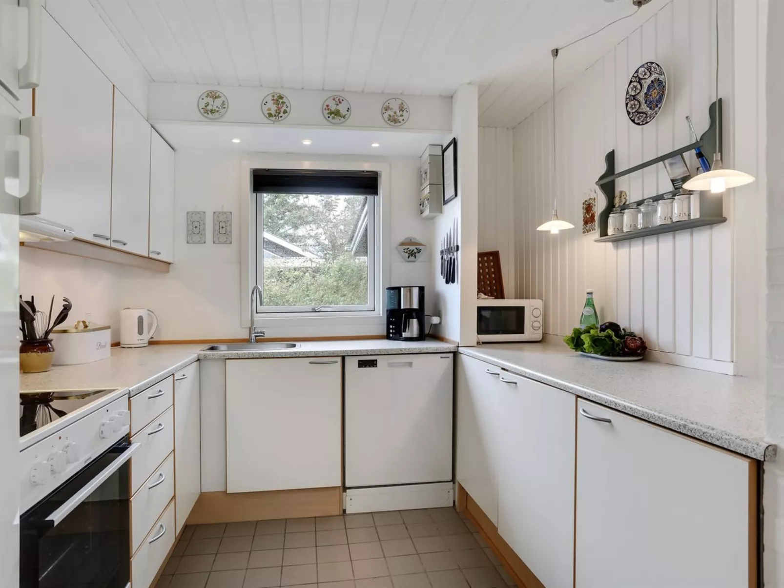 "Ika" - 600m from the sea-Inside