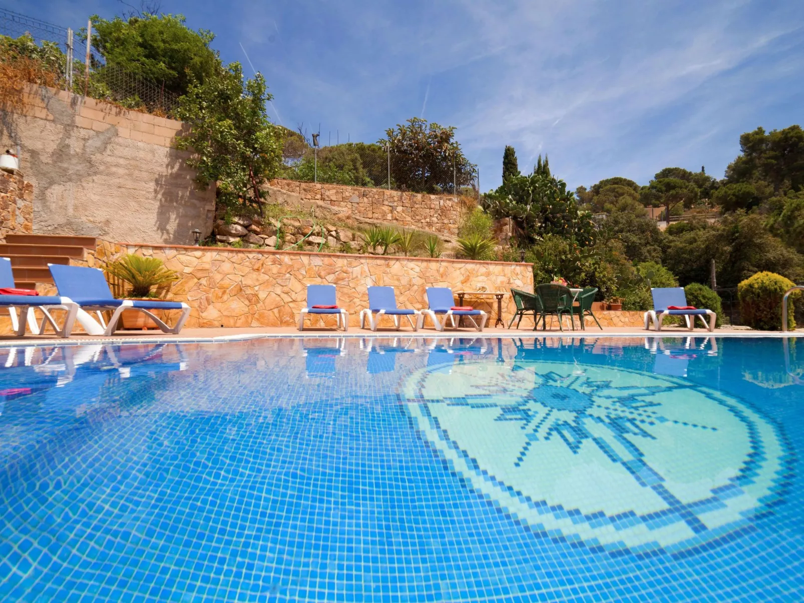 Cala Llorell-Outside
