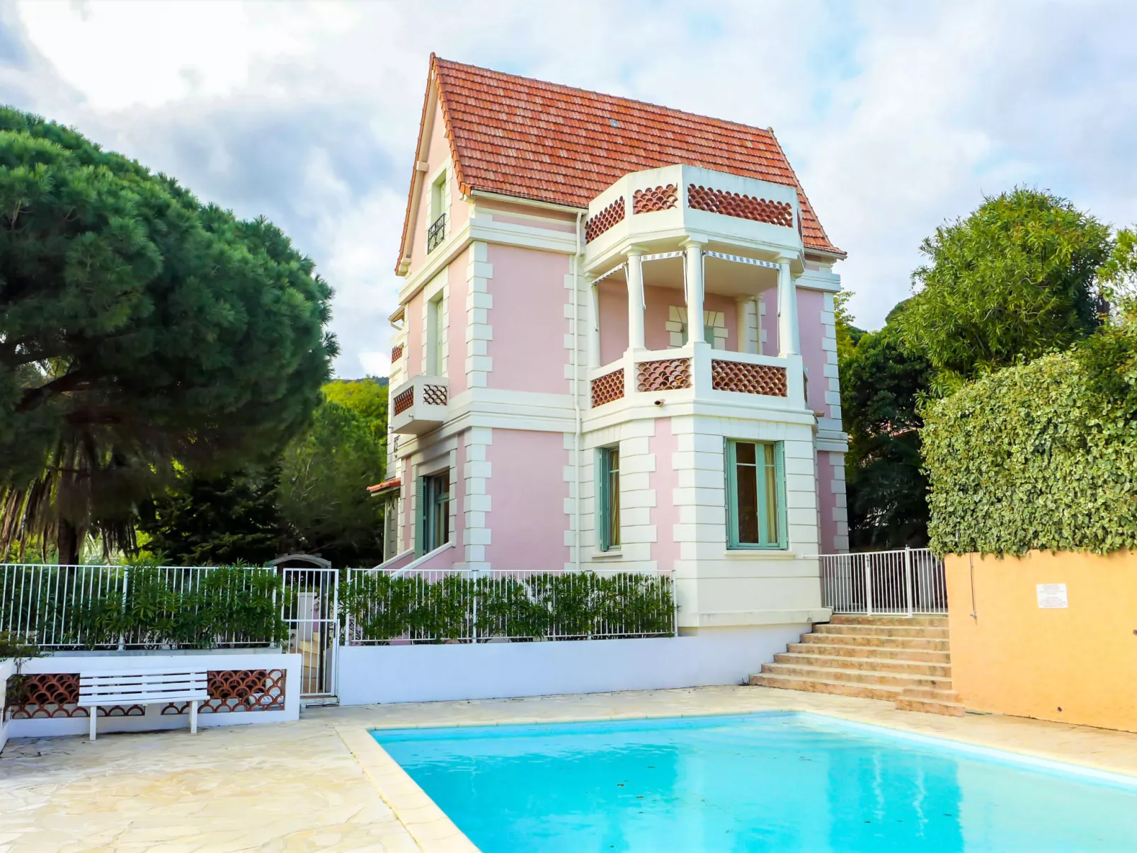 Castel Haussmann-Dehors